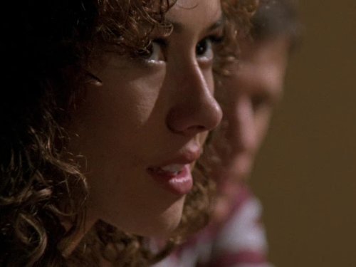 Dora Madison در صحنه سریال تلویزیونی جمعه شب های روشن