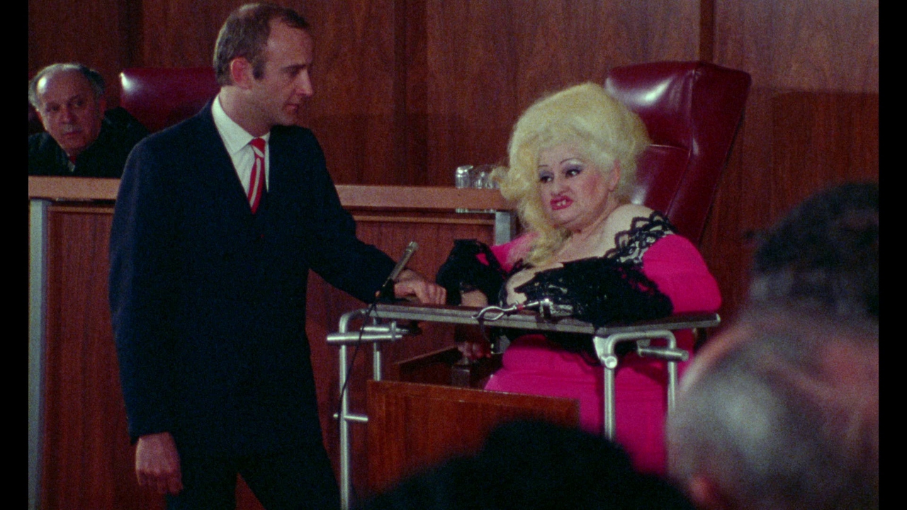 Edith Massey در صحنه فیلم سینمایی Female Trouble به همراه Al Strapelli