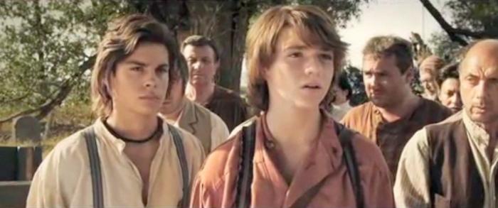 Joel Courtney در صحنه فیلم سینمایی Tom Sawyer & Huckleberry Finn به همراه Jake T. Austin