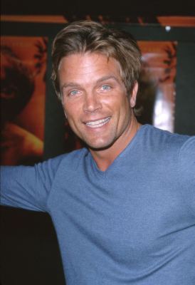 David Chokachi در صحنه فیلم سینمایی ساحل