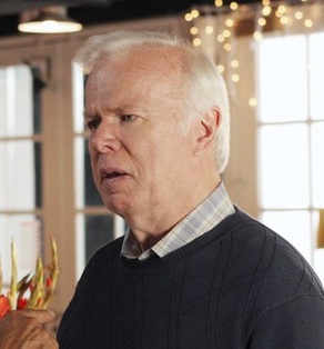 کوین تایگ در صحنه سریال تلویزیونی گمشده