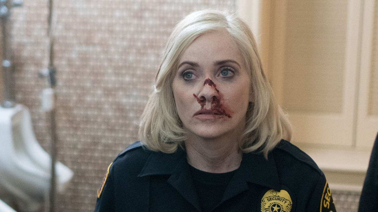 Barbara Crampton در صحنه فیلم سینمایی Puppet Master: The Littlest Reich