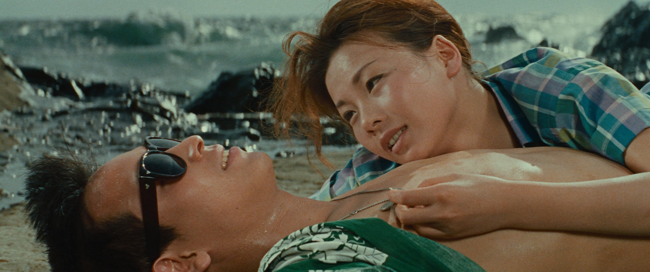 Miyuki Kuwano در صحنه فیلم سینمایی Naked Youth به همراه Yûsuke Kawazu