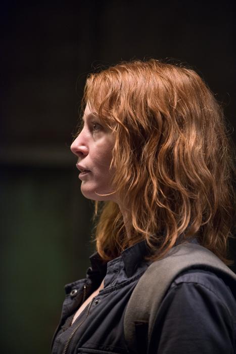 Alicia Witt در صحنه سریال تلویزیونی مردگان متحرک