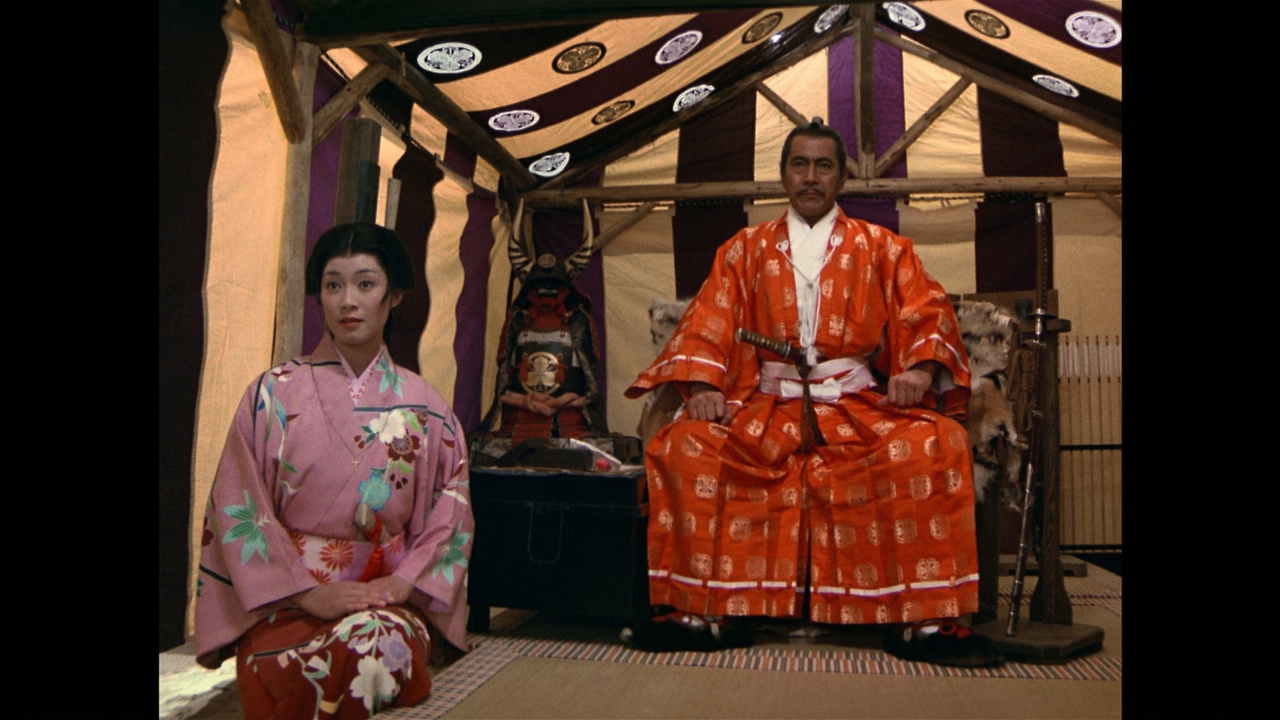 توشیرو میفونه در صحنه سریال تلویزیونی Shogun به همراه Yôko Shimada