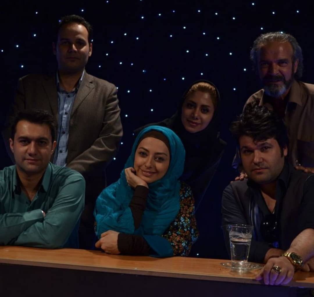تصویری از امیر کرم یزدی، کارگردان و نویسنده سینما و تلویزیون در پشت صحنه یکی از آثارش
