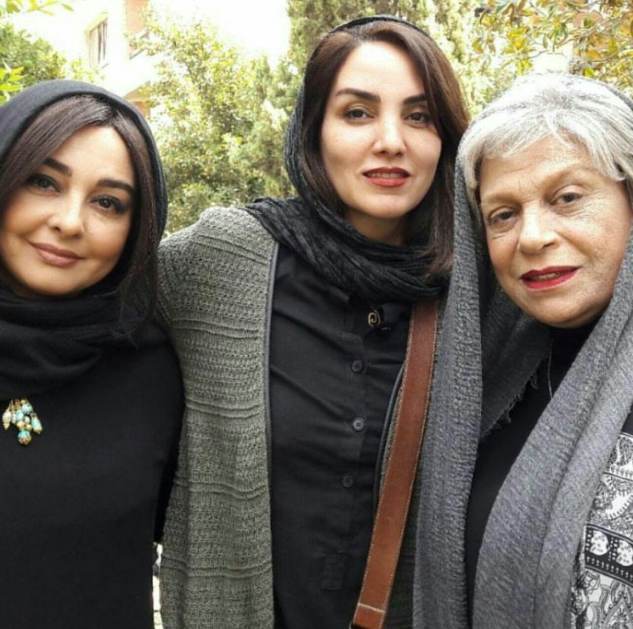 تینا پاکروان در پشت صحنه فیلم سینمایی لس آنجلس تهران به همراه ماهایا پطروسیان و گوهر خیراندیش