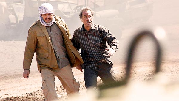 میلاد کی‌مرام در صحنه سریال تلویزیونی نابرده رنج به همراه سیاوش طهمورث