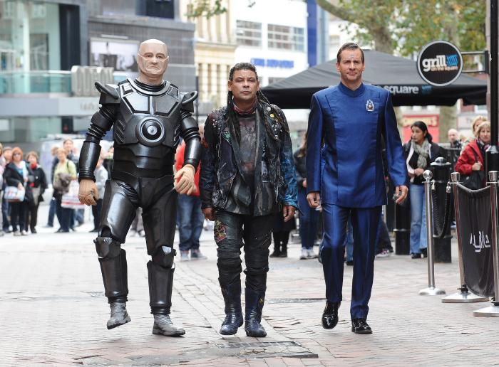 Robert Llewellyn در صحنه سریال تلویزیونی Red Dwarf به همراه Chris Barrie و Craig Charles