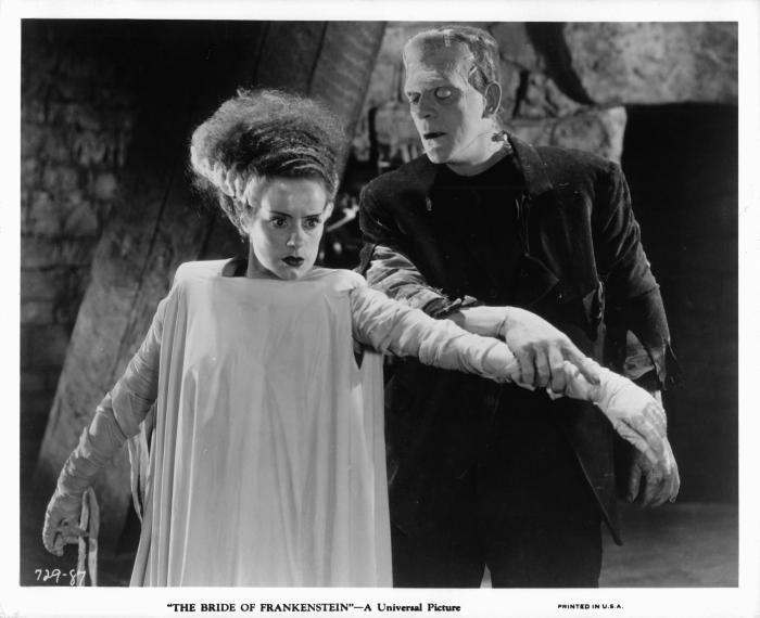 Elsa Lanchester در صحنه فیلم سینمایی The Bride of Frankenstein به همراه Boris Karloff