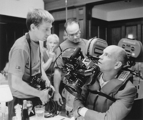  فیلم سینمایی جان مالکوویچ بودن با حضور Spike Jonze و جان مالکوویچ
