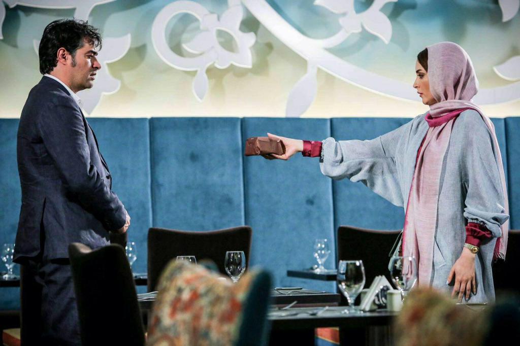 سید‌شهاب حسینی در صحنه فیلم سینمایی لابی به همراه بهنوش طباطبایی