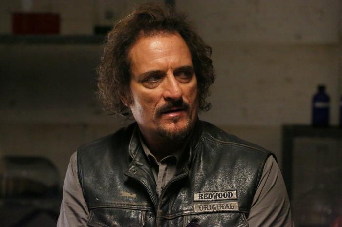 Kim Coates در صحنه سریال تلویزیونی فرزندان آشوب