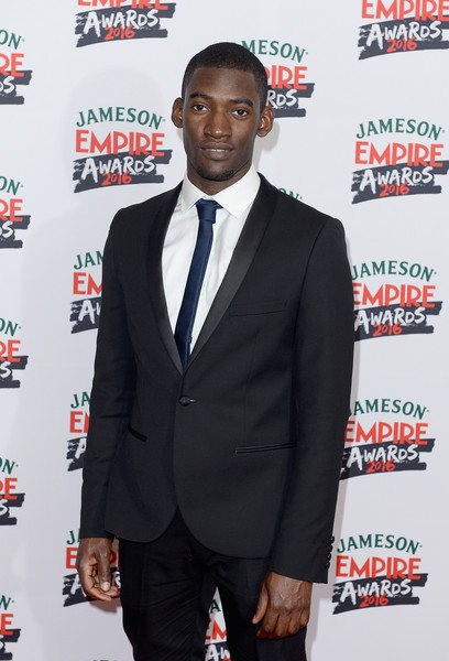 Malachi Kirby در صحنه فیلم سینمایی ریشه ها