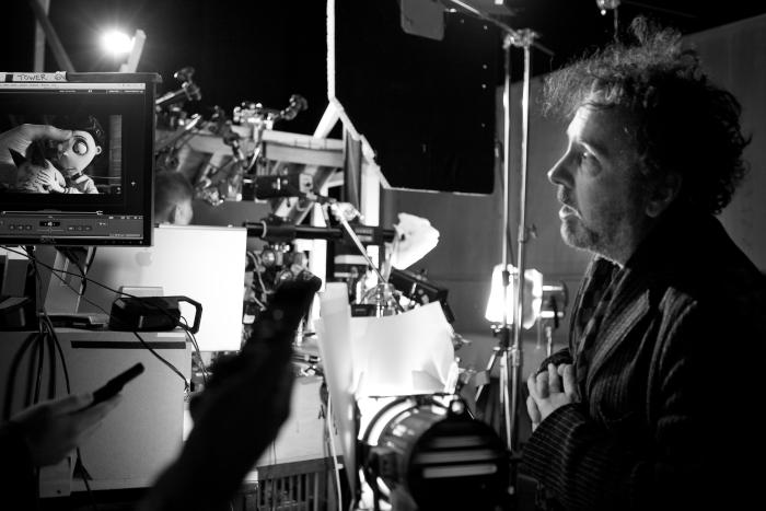تیم برتون در صحنه فیلم سینمایی فرنکن وینی