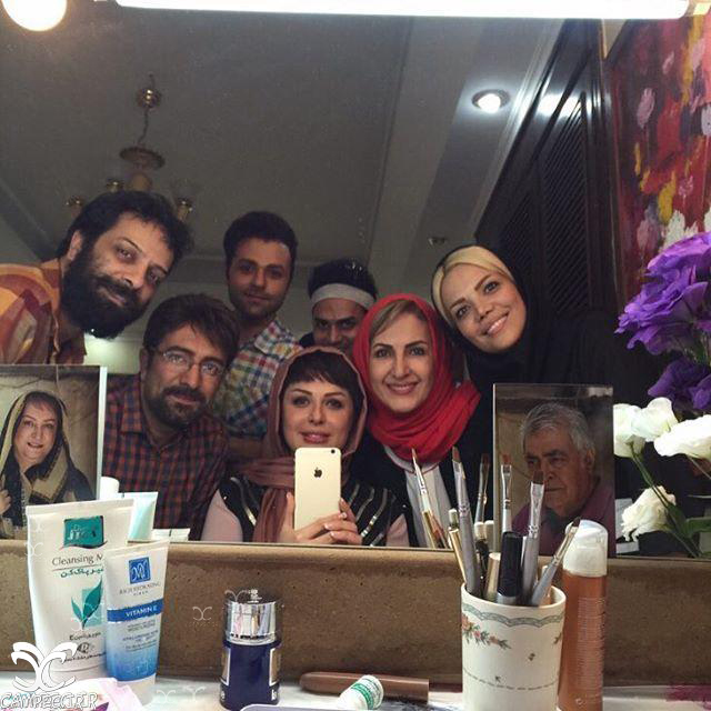 مجید صالحی در پشت صحنه فیلم سینمایی دختر عمو پسر عمو به همراه نیوشا ضیغمی و فاطمه گودرزی