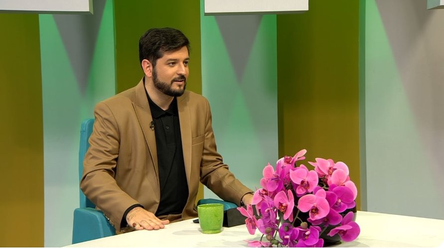  برنامه تلویزیونی قرار به کارگردانی ندارد