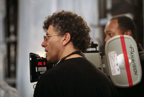 Jon Amiel در صحنه فیلم سینمایی هسته
