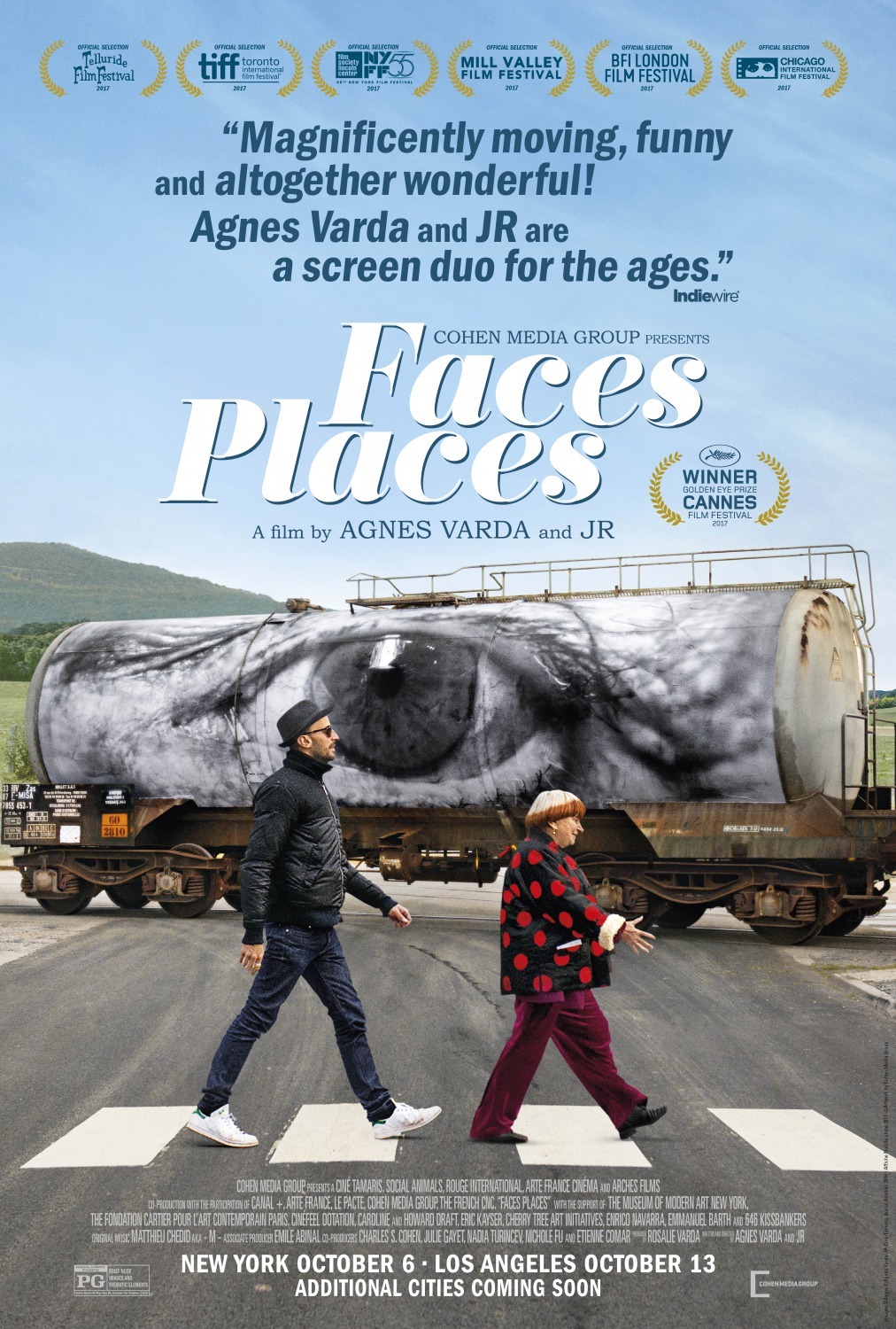 Agnès Varda در صحنه فیلم سینمایی Faces Places به همراه JR