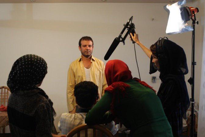 تصویری از شکوفه جباری، کارگردان و مجری طرح سینما و تلویزیون در پشت صحنه یکی از آثارش