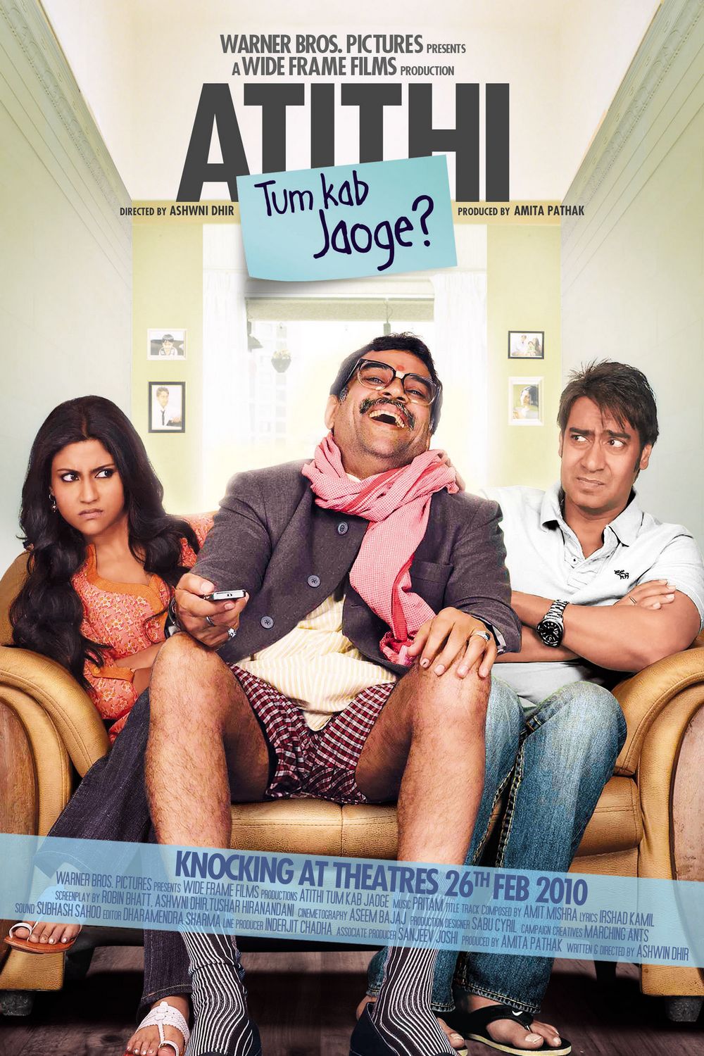 Paresh Rawal در صحنه فیلم سینمایی Atithi Tum Kab Jaoge? به همراه Konkona Sen Sharma و Ajay Devgn