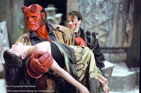 ران پرلمن در صحنه فیلم سینمایی پسر جهنمی به همراه Selma Blair و Rupert Evans