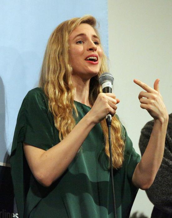 Brit Marling در صحنه فیلم سینمایی شرق (گروه شرق)