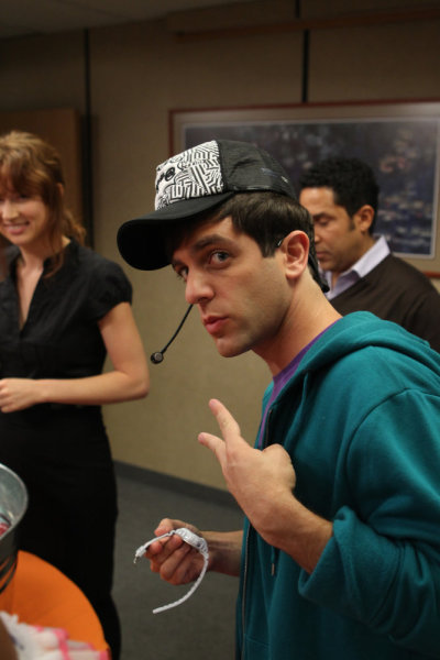 بی جی نواک در صحنه سریال تلویزیونی اداره