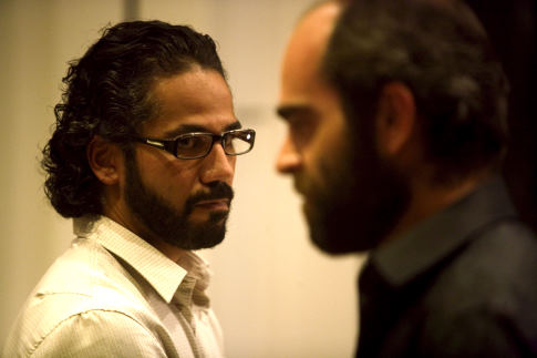 Luis Tosar در صحنه فیلم سینمایی فساد میامی به همراه John Ortiz