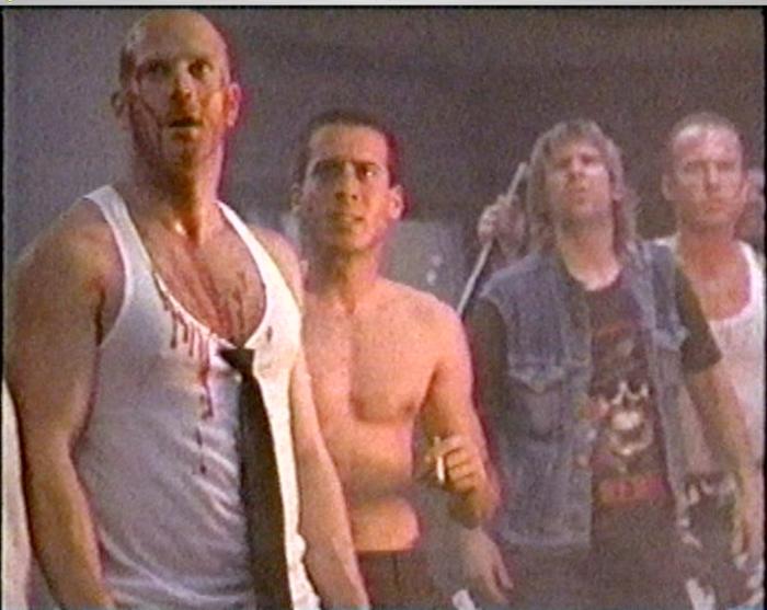 Bruno Gunn در صحنه سریال تلویزیونی از به همراه Kirk Acevedo