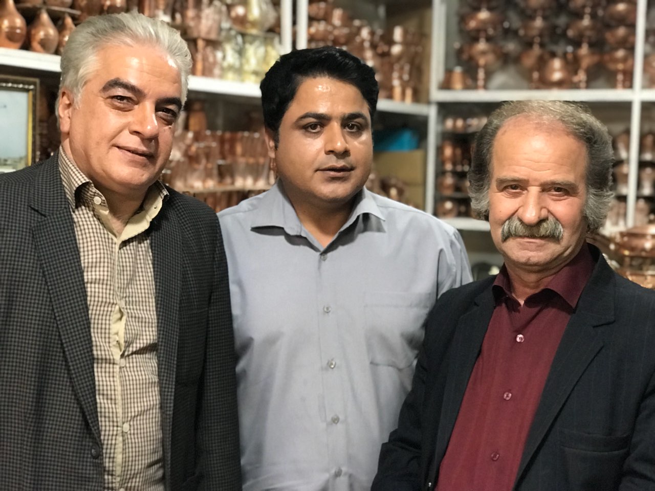 مرتضی کاظمی در پشت صحنه سریال تلویزیونی مس به همراه فرج‌الله گل‌سفیدی و رامین الماسی
