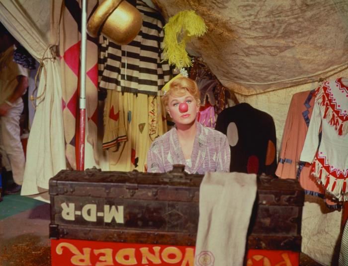 Doris Day در صحنه فیلم سینمایی Billy Rose's Jumbo