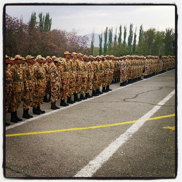 تصویری از سید وحید حسینی، کارگردان و تهیه کننده سینما و تلویزیون در پشت صحنه یکی از آثارش