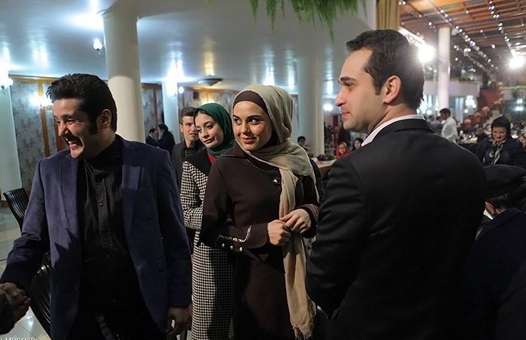 آزاده زارعی در نشست خبری سریال تلویزیونی آوای باران به همراه علی تقوازاده و مهران رنج‌بر