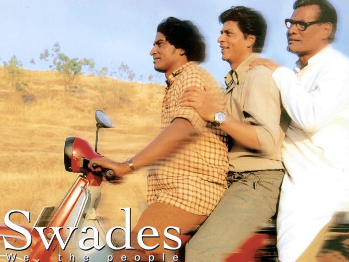 Rajesh Vivek در صحنه فیلم سینمایی وطن: ما، مردم به همراه شاهرخ خان و Daya Shankar Pandey