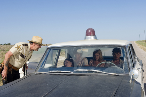 آر لی ارمی در صحنه فیلم سینمایی کشتار با اره برقی در تگزاس به همراه Jordana Brewster، Taylor Handley، Diora Baird و مت بامر