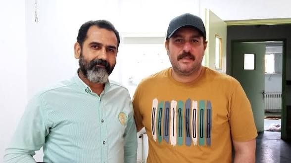 تصویری از محمد امین، بازیگر سینما و تلویزیون در پشت صحنه یکی از آثارش
