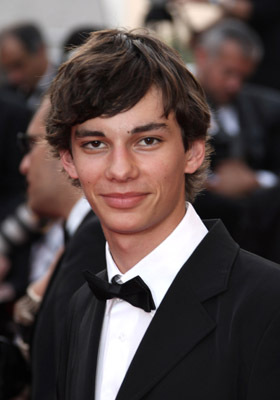 Devon Bostick در صحنه فیلم سینمایی نیویورک، جزء به کل