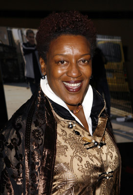 CCH Pounder در صحنه سریال تلویزیونی شیلد