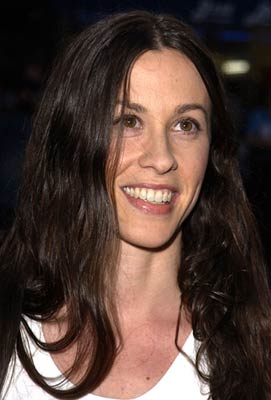 Alanis Morissette در صحنه فیلم سینمایی جی و باب ساکت پاتک می زنند