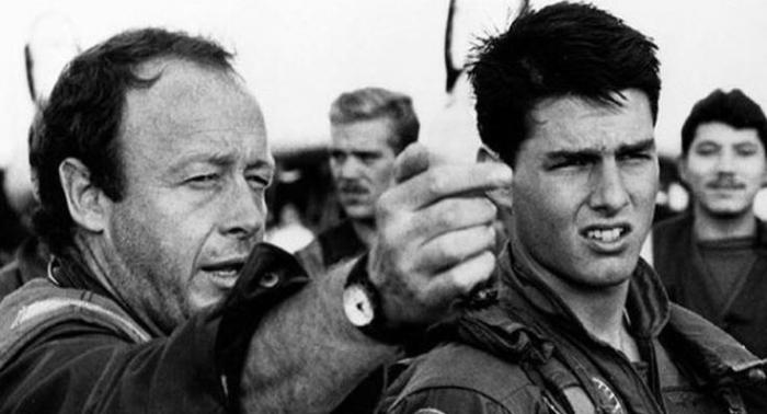 Tony Scott در صحنه فیلم سینمایی تاپ گان به همراه تام کروز