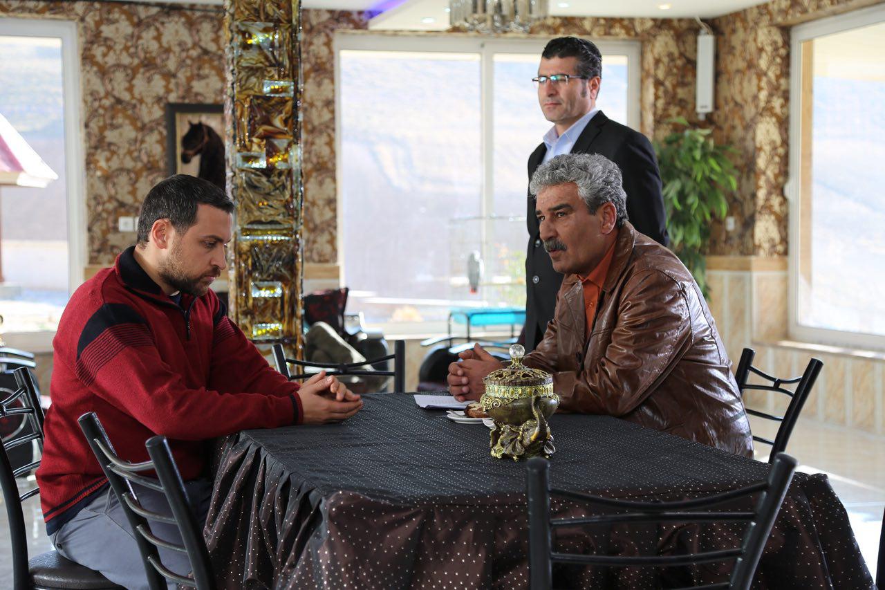 جعفر دهقان در صحنه سریال تلویزیونی راه و بیراه