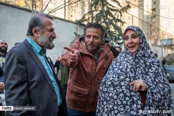 علیرضا نجف‌زاده در صحنه سریال تلویزیونی زوج یا فرد به همراه مرجانه گلچین و مهران رجبی
