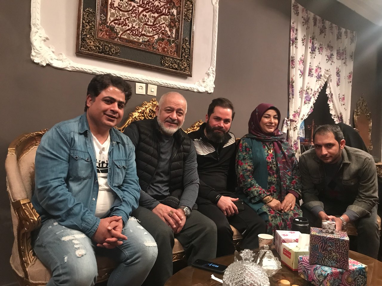 فرحناز منافی‌ظاهر در پشت صحنه سریال تلویزیونی مس به همراه مجید مشیری و رامین الماسی