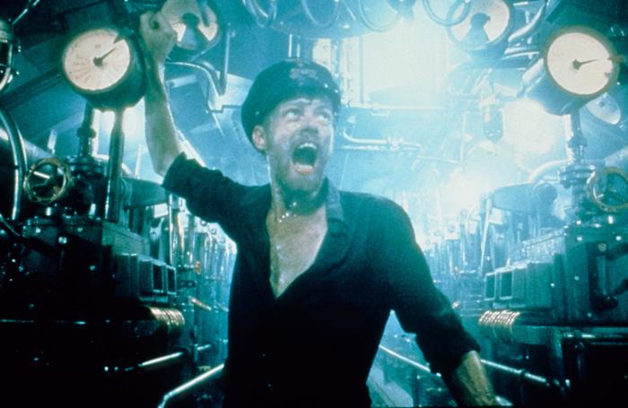 Erwin Leder در صحنه فیلم سینمایی زیر دریایی