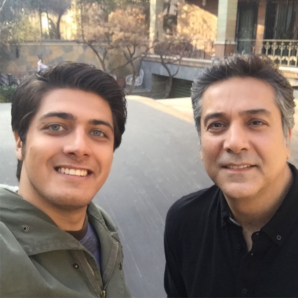 تصویری از علی مسلمی، بازیگر و تدوینگر سینما و تلویزیون در پشت صحنه یکی از آثارش