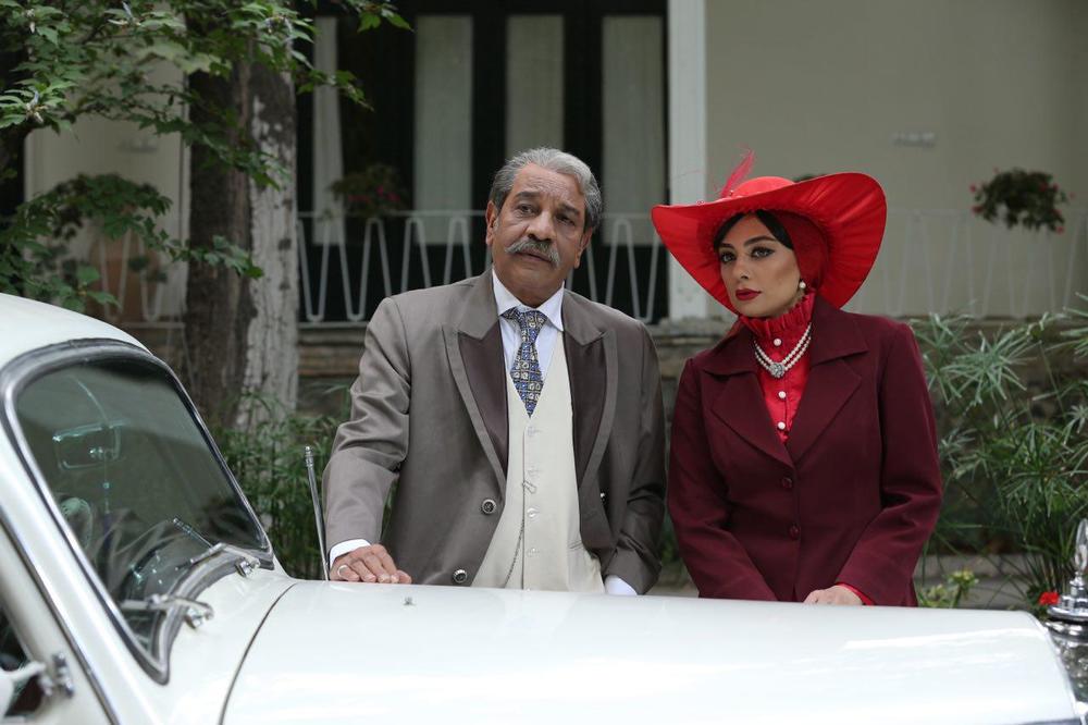 یکتا ناصر در صحنه فیلم سینمایی آشوب به همراه داریوش فرهنگ