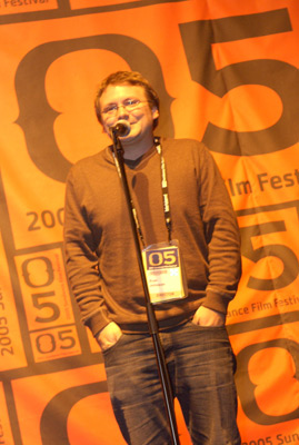 ریان جانسون در صحنه فیلم سینمایی آجر