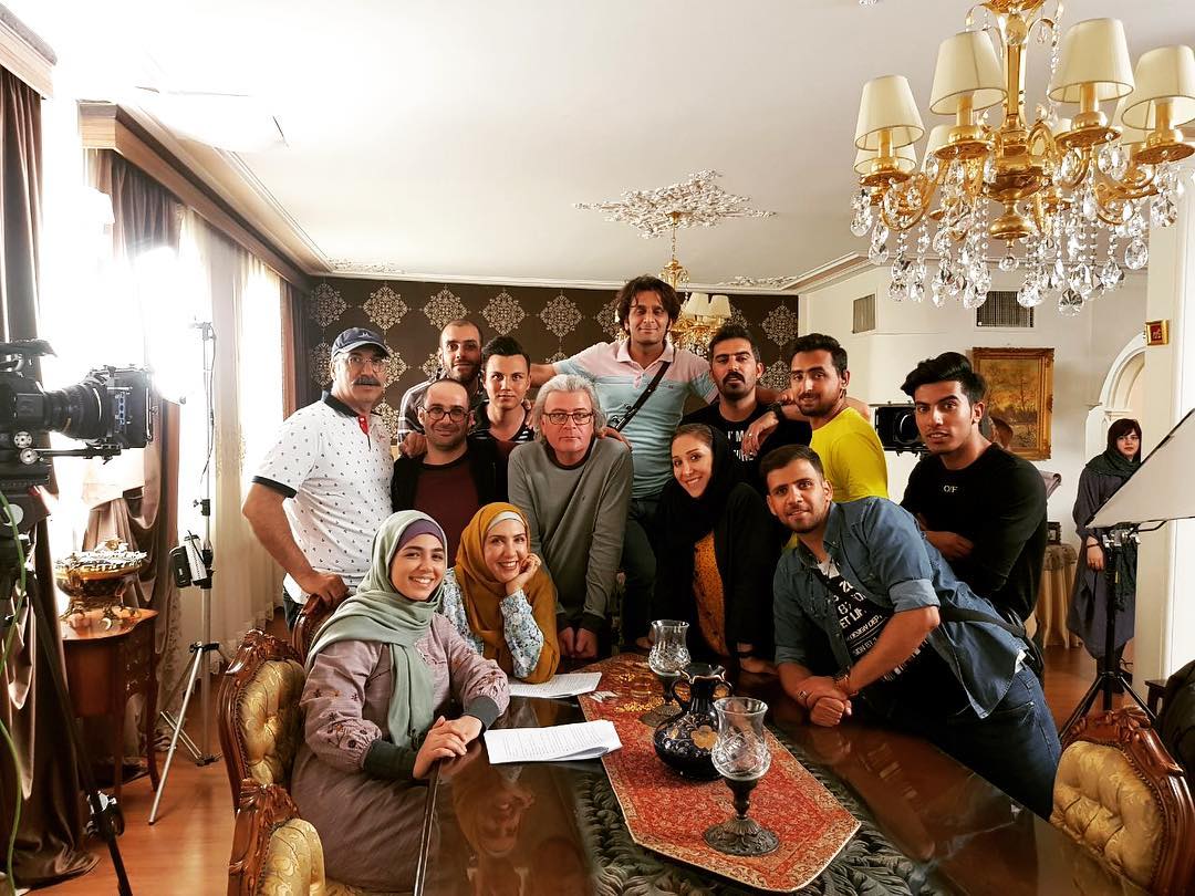 تصویری از پریسا مقتدی، بازیگر سینما و تلویزیون در پشت صحنه یکی از آثارش