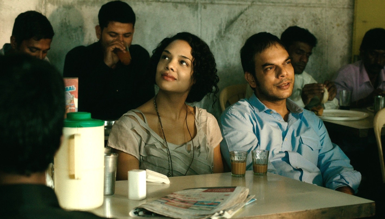 تسا تامپسون در صحنه فیلم سینمایی Points of Origin به همراه Ankur Vikal